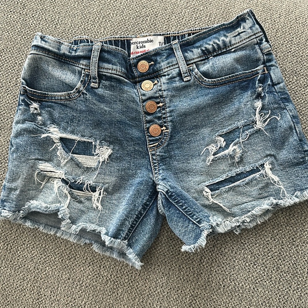 A&F kids shorts